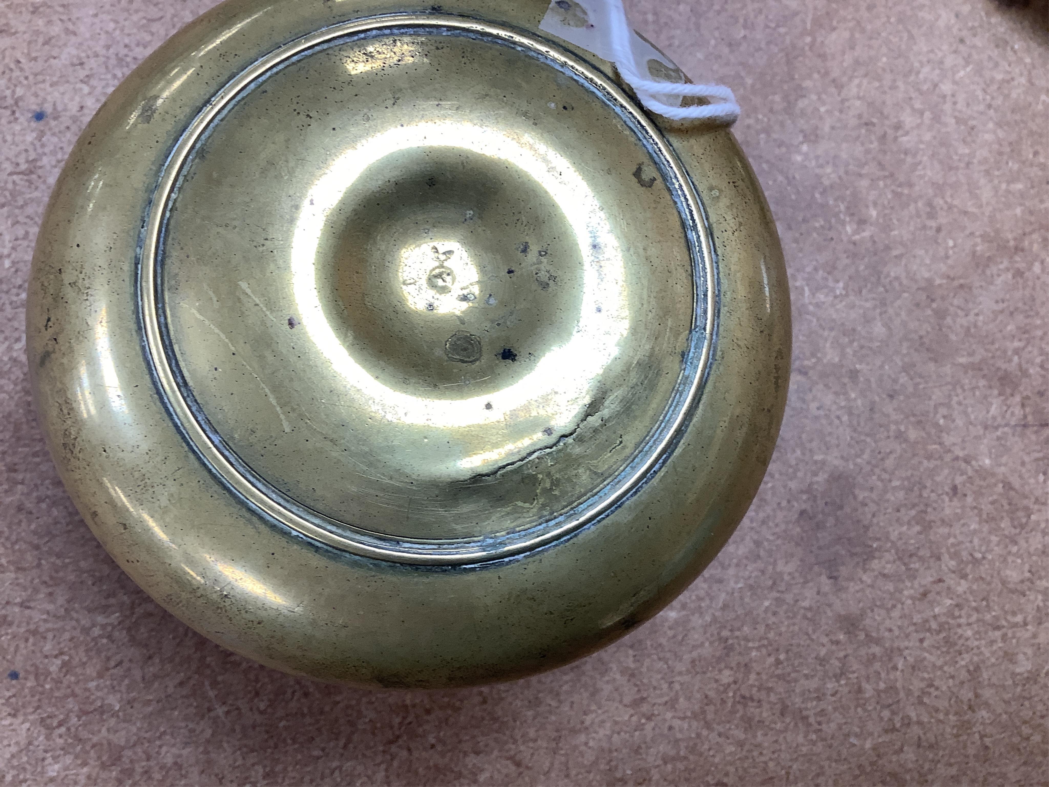 A pair of early 19th century brass ‘Brighton bun’ travelling candlesticks, 7cm high